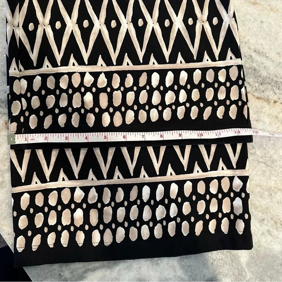 Chicos Tiered Traveler Pull-On Pants Wide Leg Chevron Print Black & Tan Size 8 - Picture 6 of 9